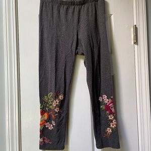Johnny Was gray embroidered leggings size small